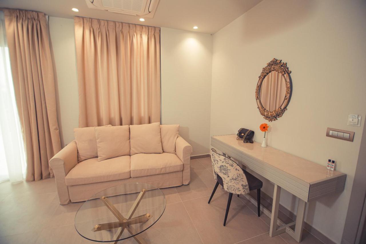 Io Luxury Pool & Hot Tub Suites Preveza Exterior photo