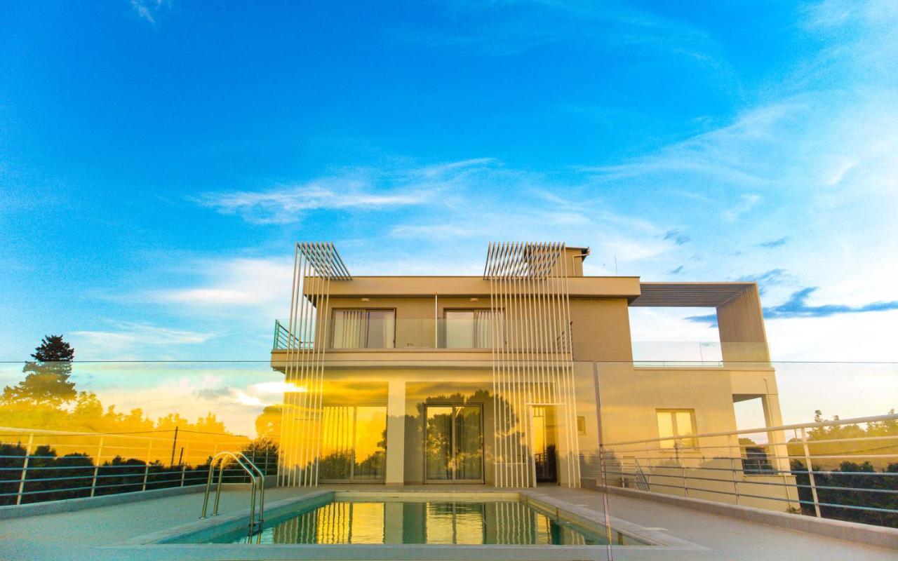 Io Luxury Pool & Hot Tub Suites Preveza Exterior photo