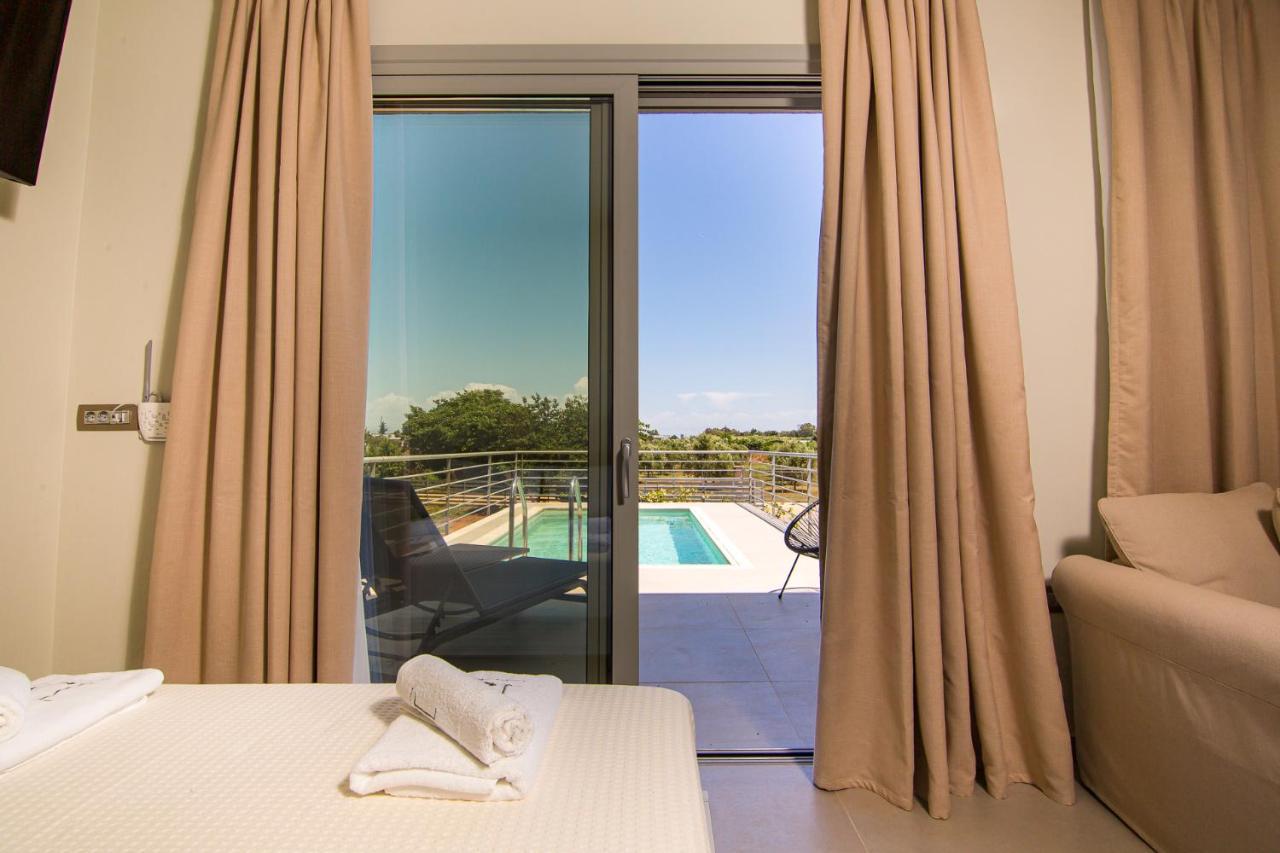 Io Luxury Pool & Hot Tub Suites Preveza Exterior photo