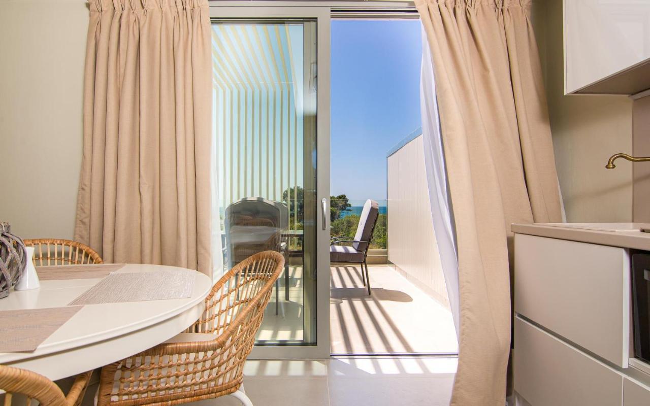 Io Luxury Pool & Hot Tub Suites Preveza Exterior photo